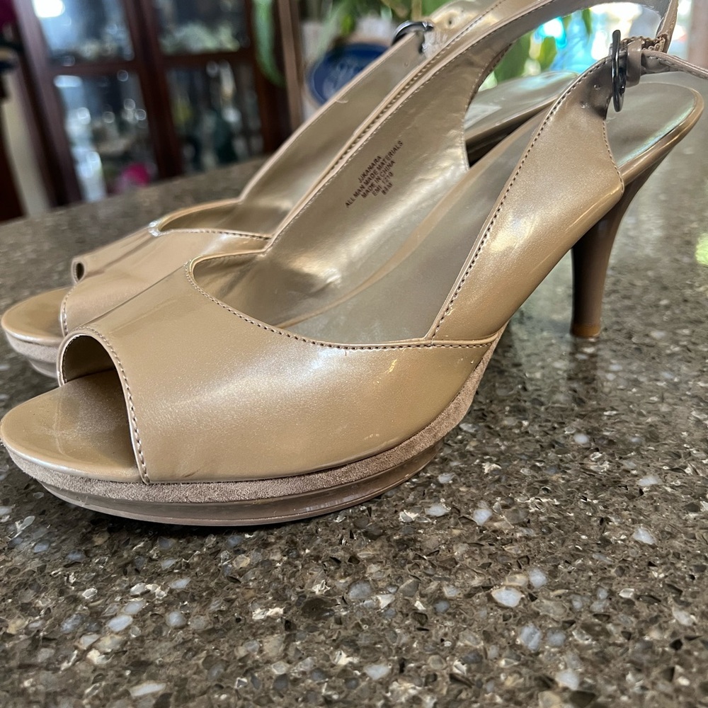 Nine & Co jjkanara Tan Stiletto Heel Sling Backs with Open Toes Size 8.5